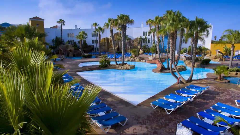 Piscina exterior del Hotel Playaballena Aquapark (Senzia Spa & Wellness)