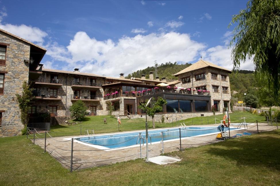 Piscina del Hotel Spa Peña Montanesa