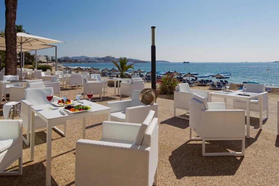 Terraza del Hotel Garbi Ibiza Spa