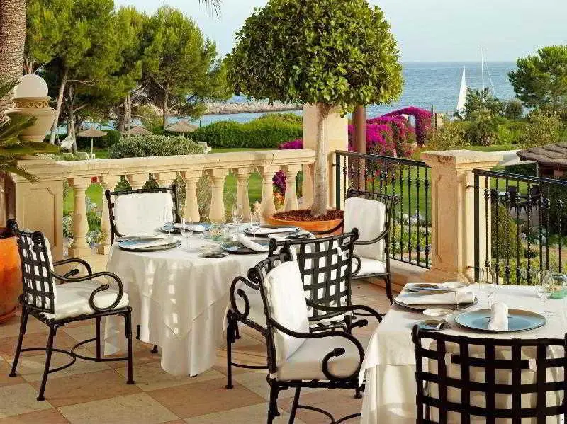 Terraza de The Regis Mardavall Mallorca Resort