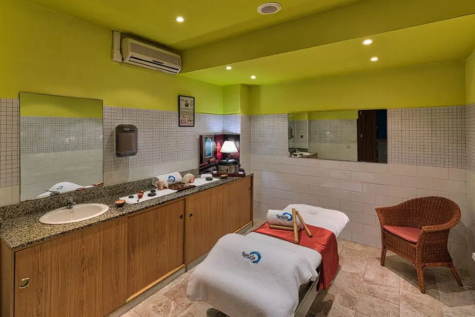 Sala de tratamientos del Spa del Almuñecar Playa Hotel (Senzia Spa & Wellness)