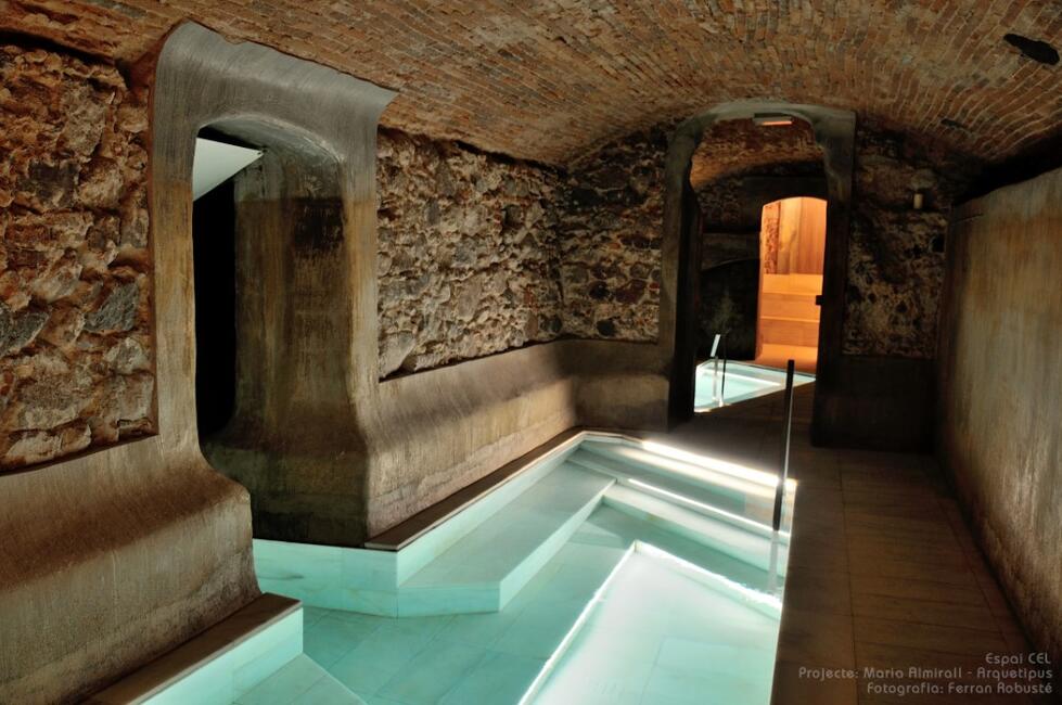 Piscina origen y piscina aromas del Hotel Balneario Termes Victòria