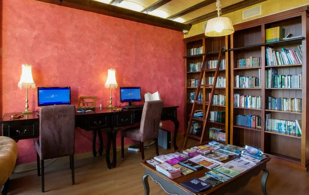 Biblioteca del Hotel & Spa Kinedomus Bienestar