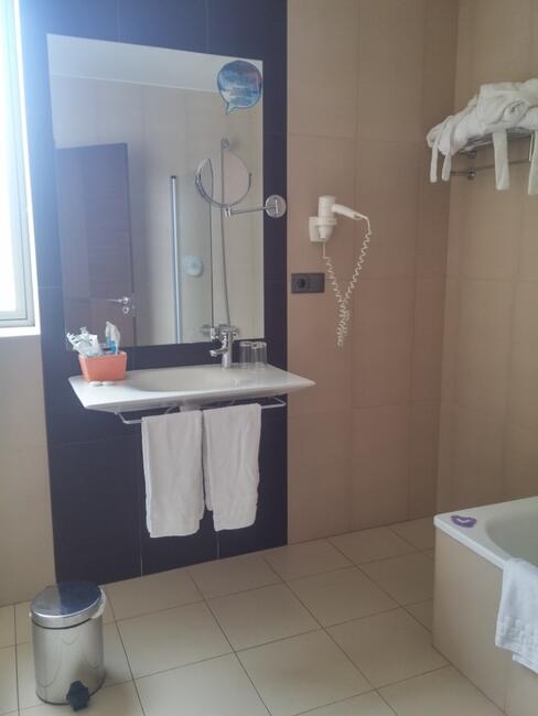 Cuarto de baño de la habitación doble del Hotel Spa Norat Torre do Deza