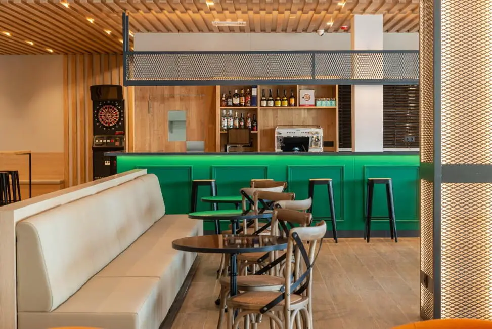 Lounge bar del Azure Hotel