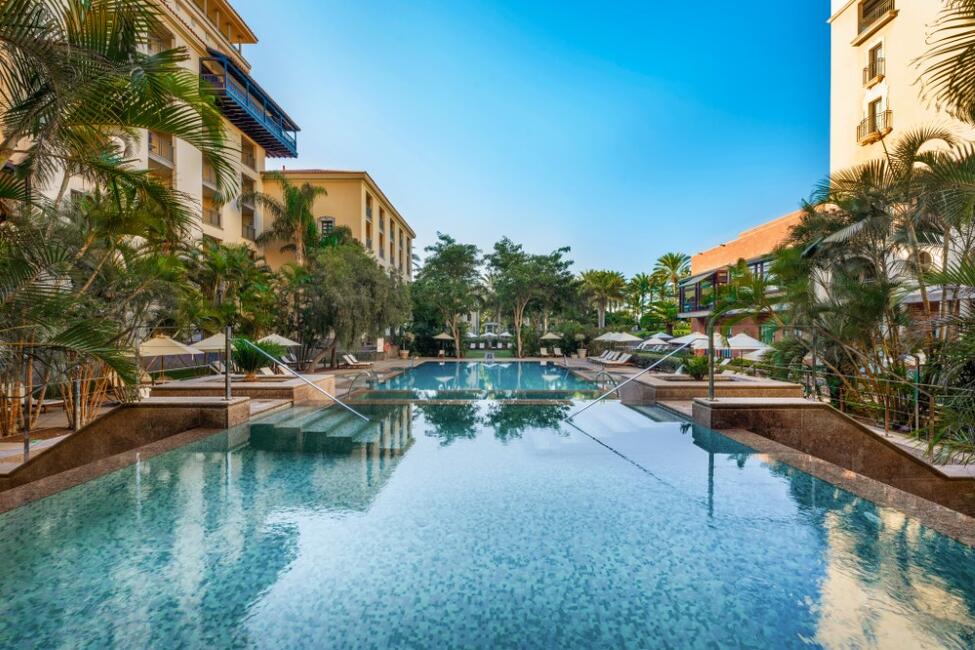 Piscina exterior del spa del hotel Lopesan Costa Meloneras Resort